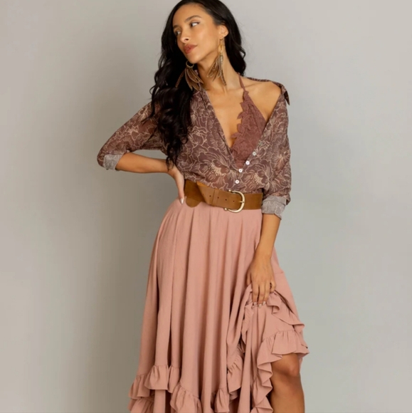 Elegant Lace Bralette in Brown - Picture 7 of 12